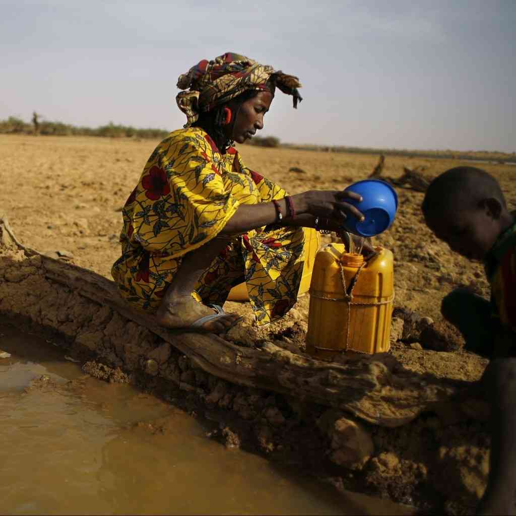 Water-collection-Mali-e1447835712342-1024x1024