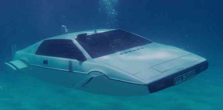 Πωλείται η Lotus του James Bond