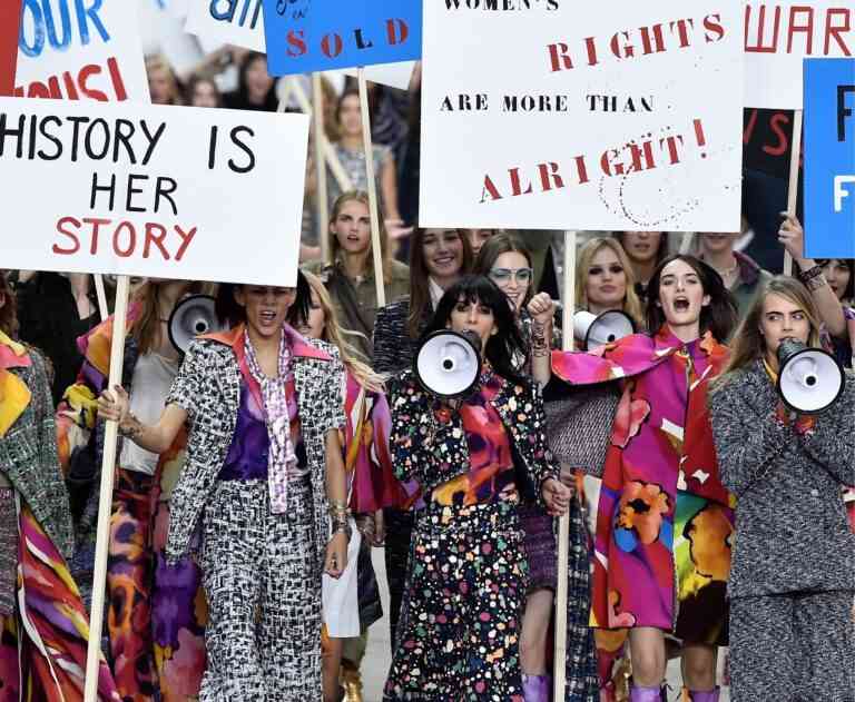 KARL LAGERFELD ΚΑΙ Η ΦΕΜΙΝΙΣΤΙΚΗ ΔΙΑΜΑΡΤΥΡΙΑ ΤΟΥ ΟΙΚΟΥ CHANEL