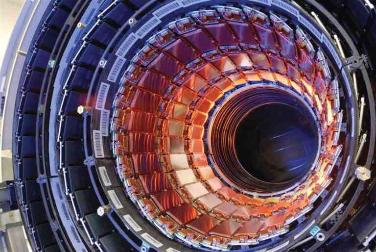 CERN: Ανακαλύφθηκαν σωματίδια που δεν είχαν παρατηρηθεί ποτέ!