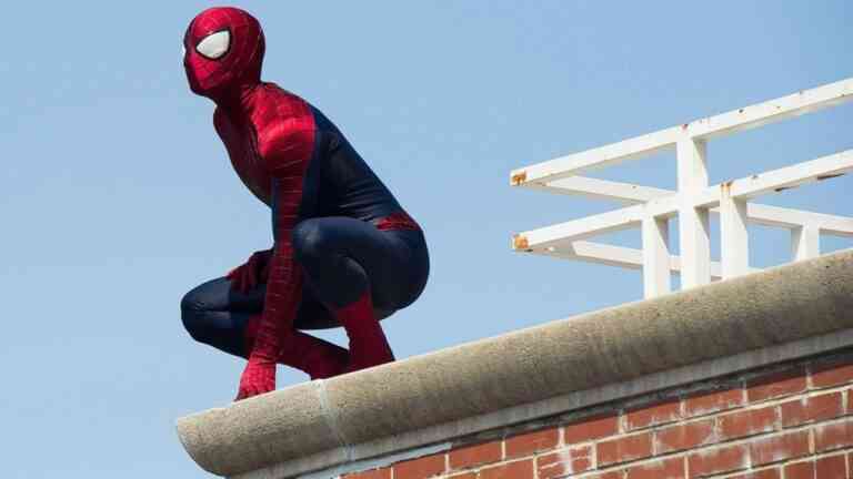 Έκανε τον spiderman για τον μικρό γιο του που πάσχει από καρκίνο (vid)
