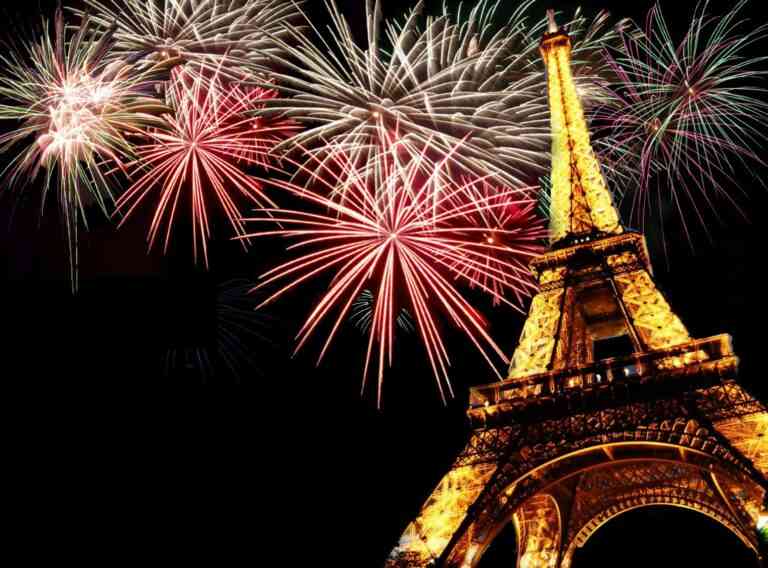 Tο Παρίσι γιορτάζει την Πρωτοχρονιά