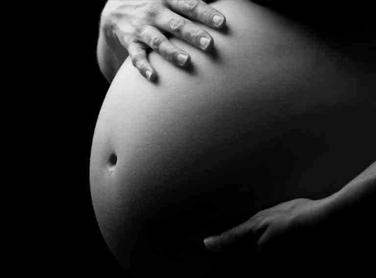 Η παχυσαρκία της μητέρας αποτελεί παράγοντα-κλειδί για το θάνατο νεογνών