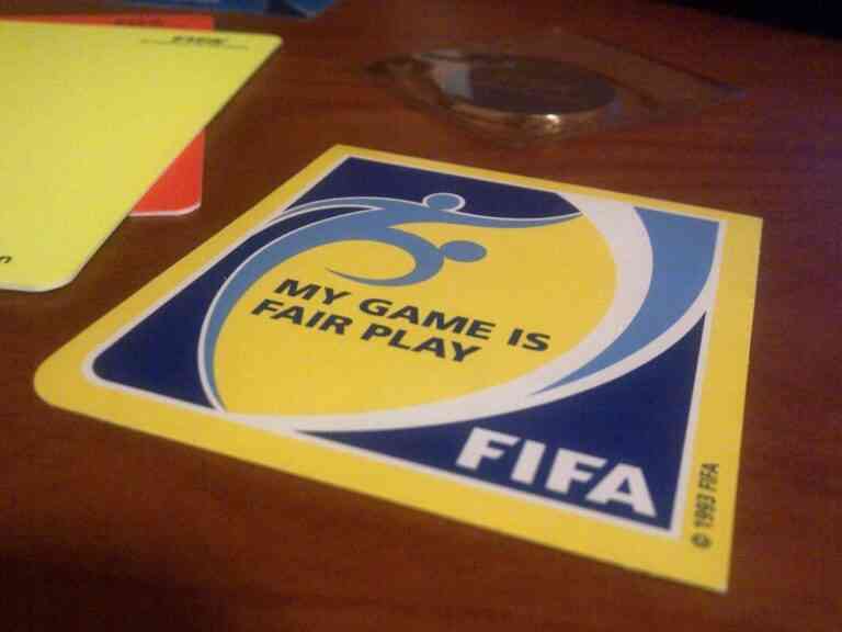 FIFA και UEFA απειλούν με αποκλεισμό τις ελληνικές ομάδες