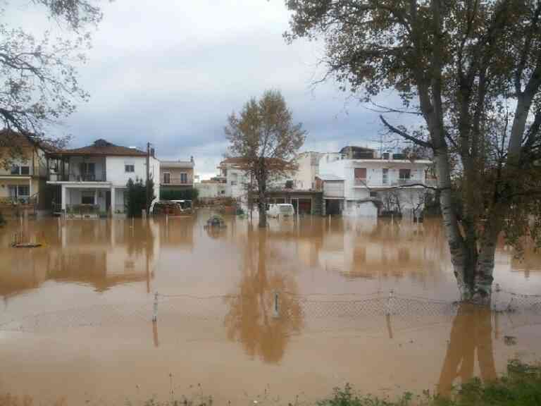 Θεσσαλονίκη: Δρόμοι ποτάμια, πλημμυρισμένα σπίτια και μαγαζιά