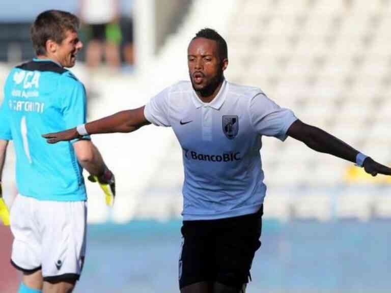 Ερνάνι κοιτάζει ο Ολυμπιακός