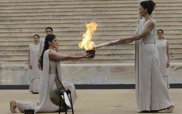 Άναψε η Φλόγα στο Παναθηναϊκό Στάδιο για το Ολυμπιακό Φεστιβάλ Νεότητας