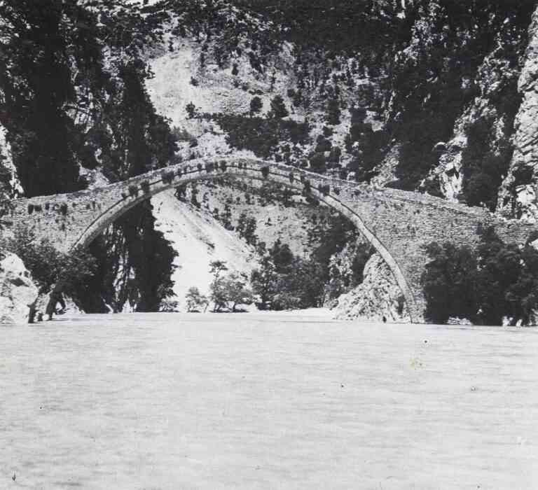 Αναβιώνει η ελπίδα για ανακατασκευή της θρυλικής Γέφυρας Κοράκου στον Αχελώο