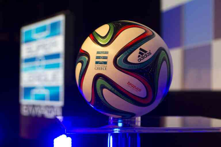 “Βαριά” πρόστιμα σε Ολυμπιακό και ΠΑΟΚ