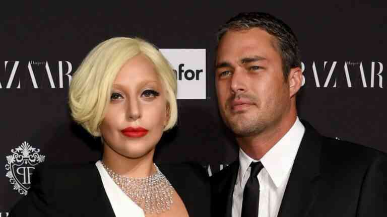 Η Lady Gaga αρραβωνιάστηκε με τον Τέιλορ Κίνεϊ