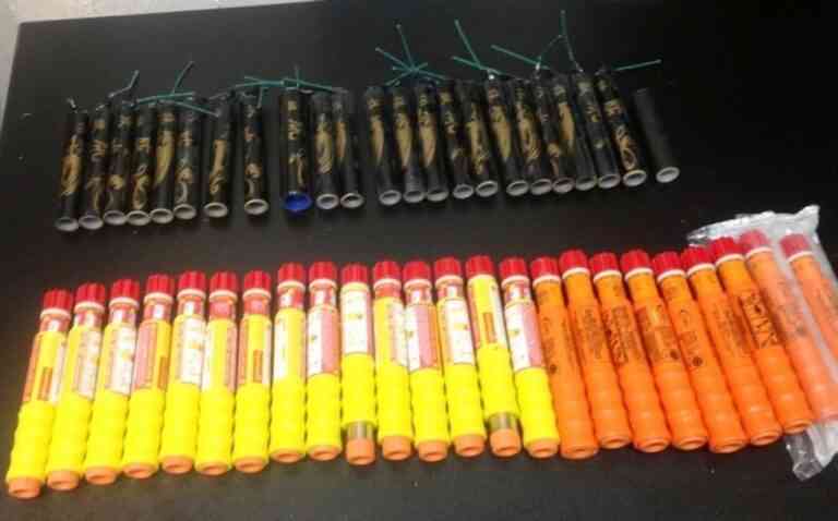 Ταξιδιώτης κουβαλούσε 3000 κροτίδες