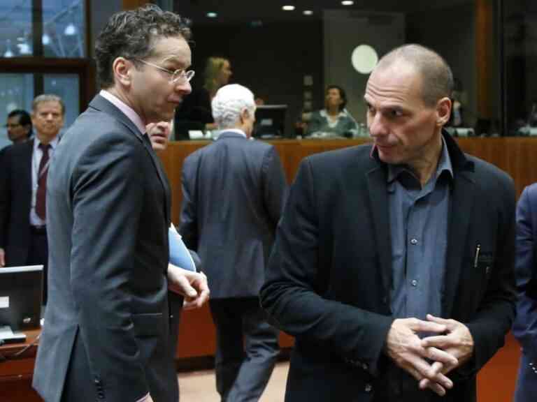 Στα χαρακώματα κυβέρνηση και δανειστές