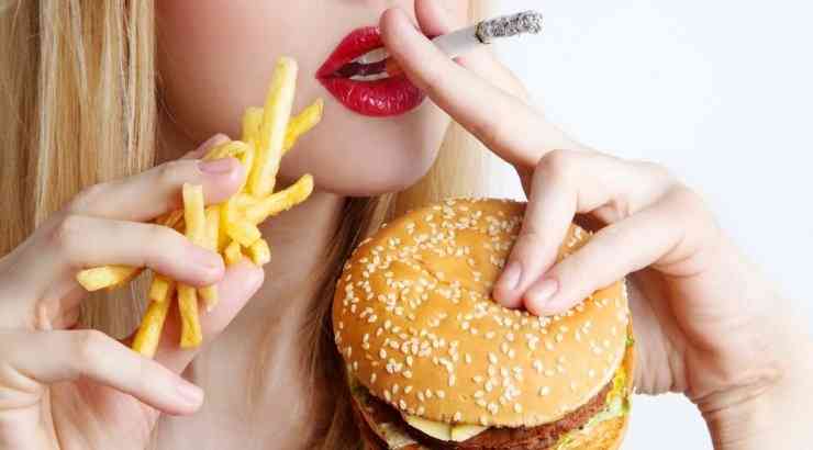 Το κάπνισμα δεν κόβει την όρεξη για φαγητό τελικά