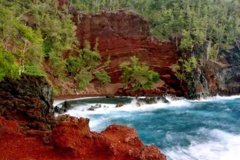 Κόκκινη παραλία στη Χαβάη