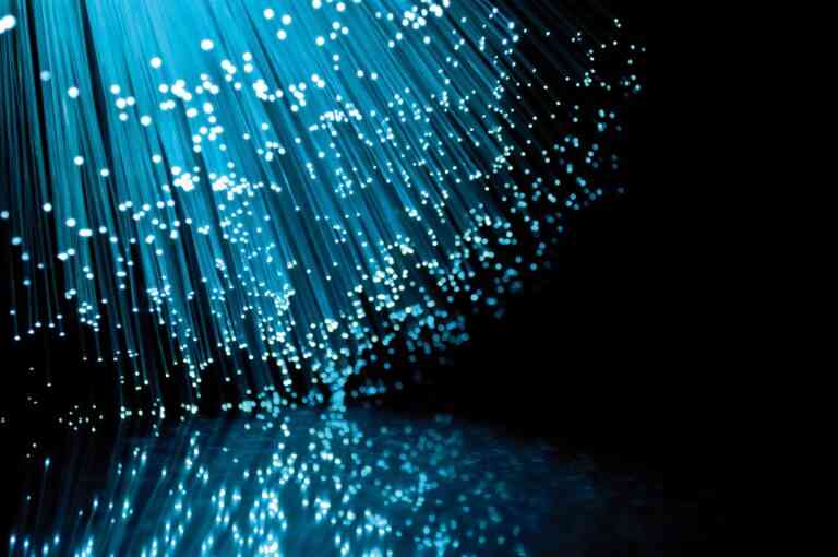 Οπτικές ίνες για υπολογιστές που «σκέφτονται» σαν άνθρωποι