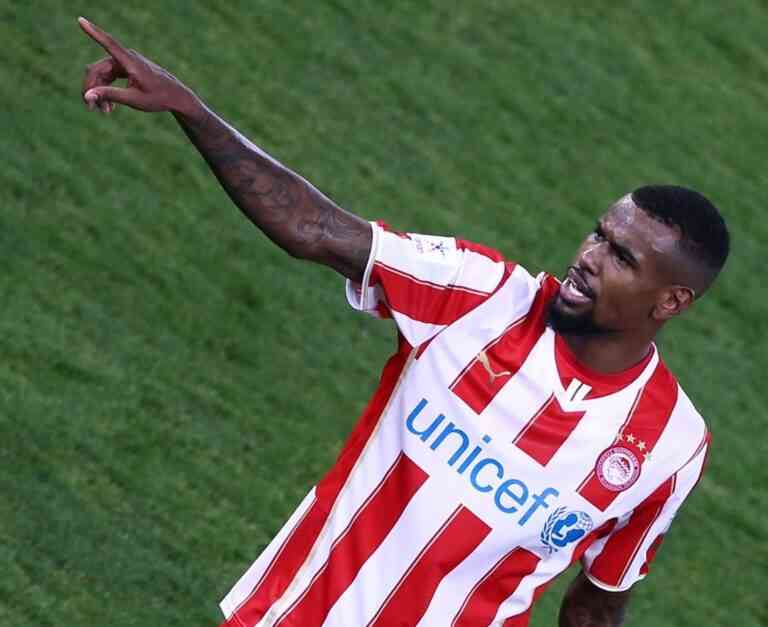 Εκτός Σαντάνα, Μήτρογλου και Αυλωνίτης με ΑΕΚ