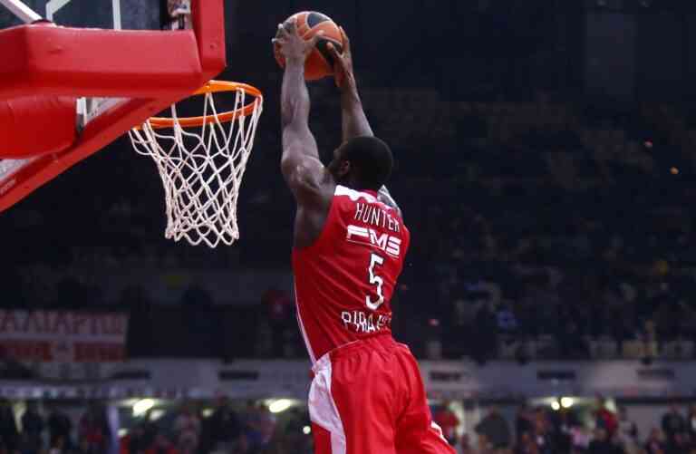 Basket League: Με κατοστάρα φιλοδώρησε ο Ολυμπιακός τον Πανιώνιο