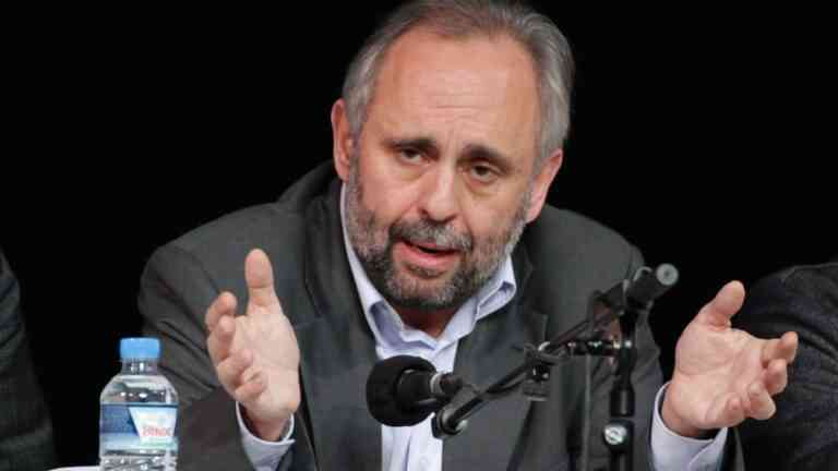 Διευκρινίσεις υπ.Πολιτισμού για την καρατόμηση Χατζάκη από το Εθνικό Θέατρο