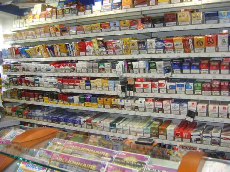 Γαλλία: Ξεχάστε τις πολύχρωμες συσκευασίες τσιγάρων [LE FIGARO]