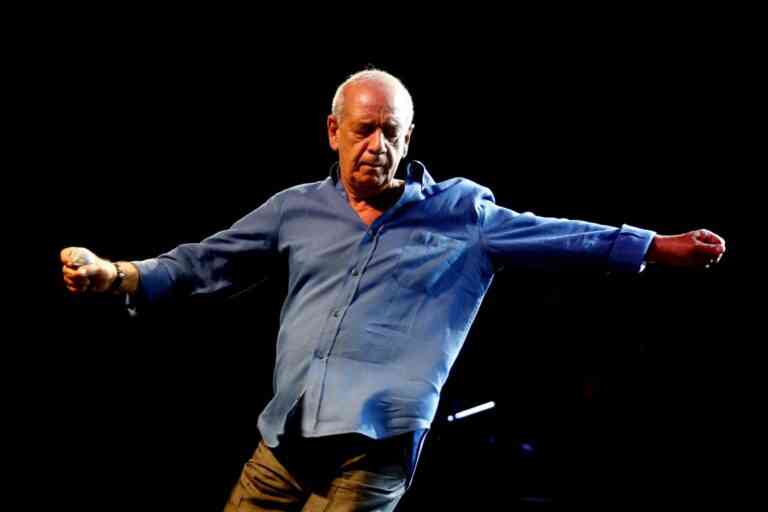 Ο Δημήτρης Μπάσης τραγουδά Δημήτρη Μητροπάνο, σε ένα μοναδικό αφιέρωμα