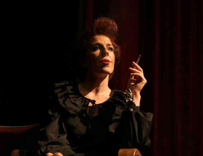 Η Αθηνά Μαξίμου αναρωτιέται: Η ζωή επηρεάζει την τέχνη, ή το αντίστροφο;