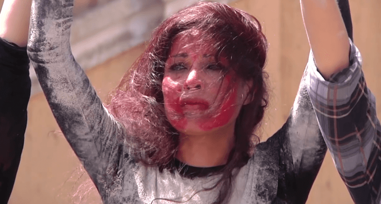 Αφγανιστάν: Συγκλονίζει η αναπαράσταση λιντσαρίσματος μιας γυναίκας [FRANCE 24]