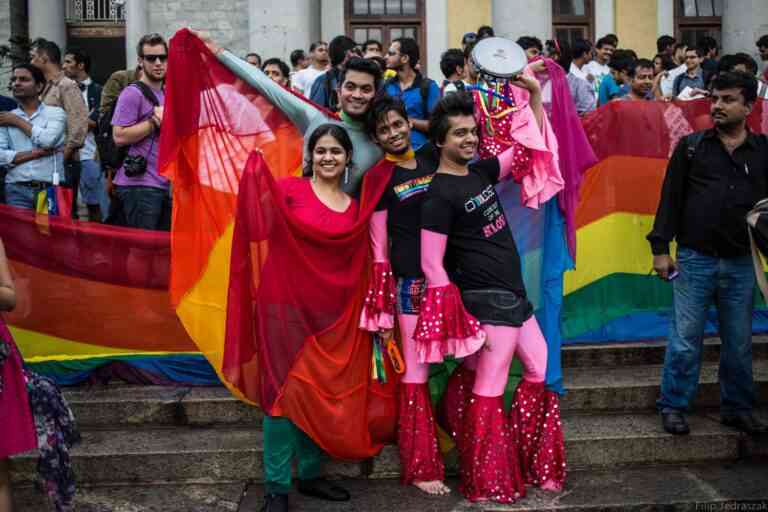 Ινδία: “Ζητείται ένας σύζυγος για το γιο μου” [Daily Telegraph]