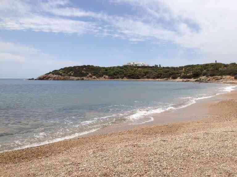 Οι ωραιότερες παραλίες της Αττικής για απόδραση