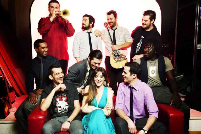 Οι Imam Baildi τραγουδούν για τους πληγέντες από τη φωτιά στα Βάτικα Λακωνίας