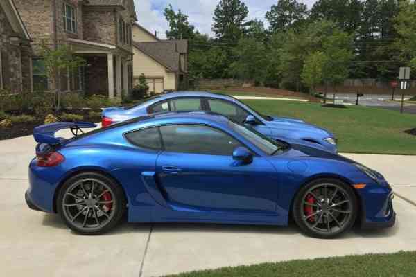 Γιατί να πουλάει κάποιος μια Porsche Cayman GT4 με 2.300 χλμ.;