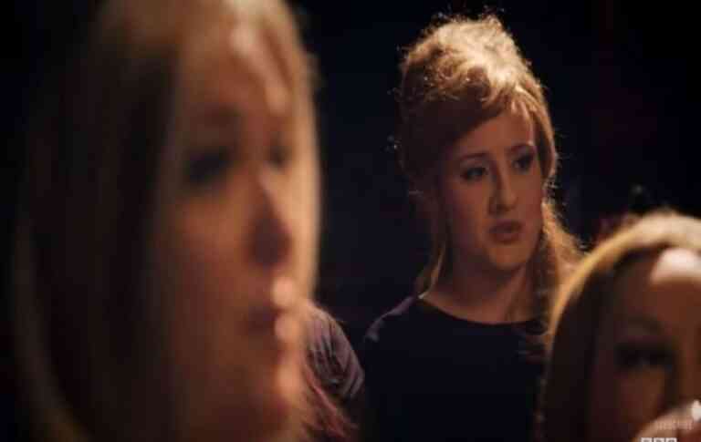 H επική φάρσα της Adele με ψεύτικη μύτη και πηγούνι! (BINTEO)