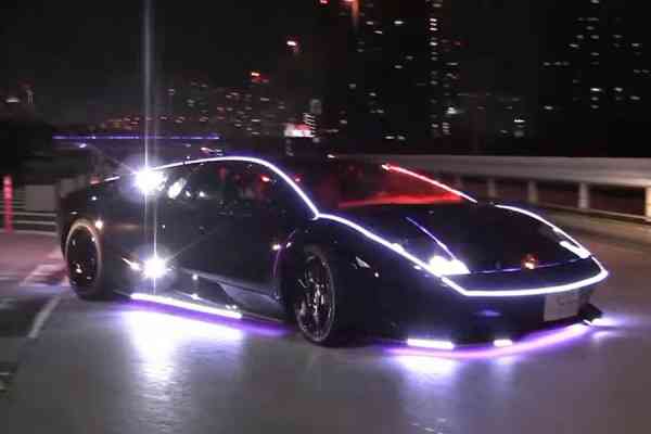 Χριστουγεννιάτικη Lamborghini Murcielago ή για τα πανηγύρια; (video)