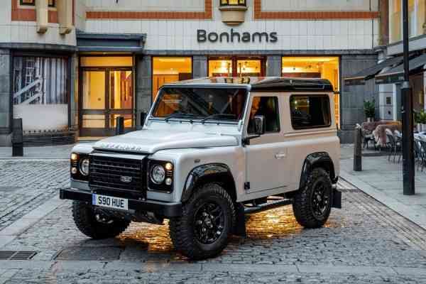 Απίστευτο! Land Rover Defender πωλήθηκε 549.000 ευρώ!