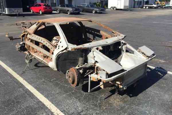 Κουφάρι από Lamborghini Diablo πουλήθηκε 4.200 ευρώ!