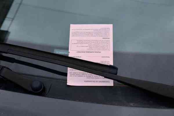 Ο Δήμος Αθηναίων θα αποστείλει 215.000 απλήρωτες κλήσεις