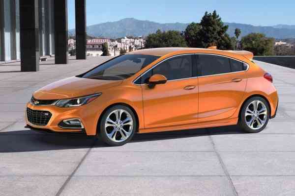 Νέο Chevrolet Cruze Hatchback με στάνταρ κινητήρα 1.4 turbo