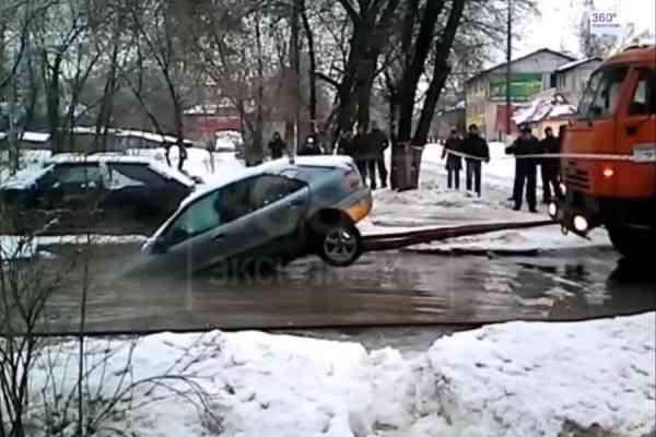 Ρυμούλκηση αυτοκινήτου πήγε τελείως στραβά! (video)