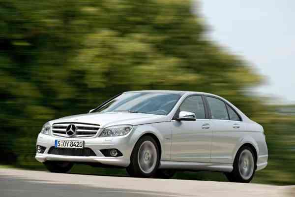 Ανακλήσεις σε 16.721 Toyota και 6.694 Mercedes στην Ελλάδα