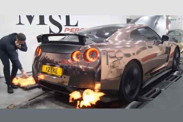 Nissan GT-R χρησιμοποιείται ως αναπτήρας για τσιγάρο! (video)