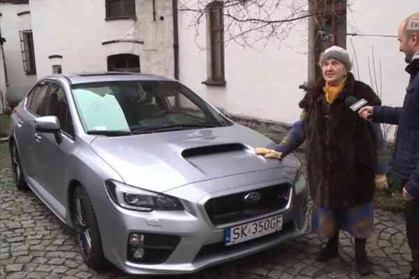Γιαγιά ηλικίας 81 ετών οδηγεί νέο Subaru WRX STI!
