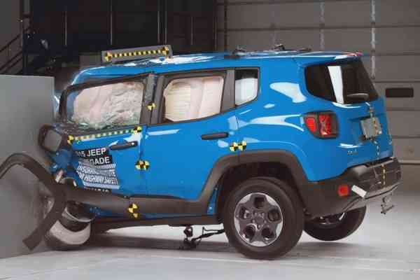 Οριακό το Jeep Renegade στο crash test μικρής μετωπικής επιφάνειας