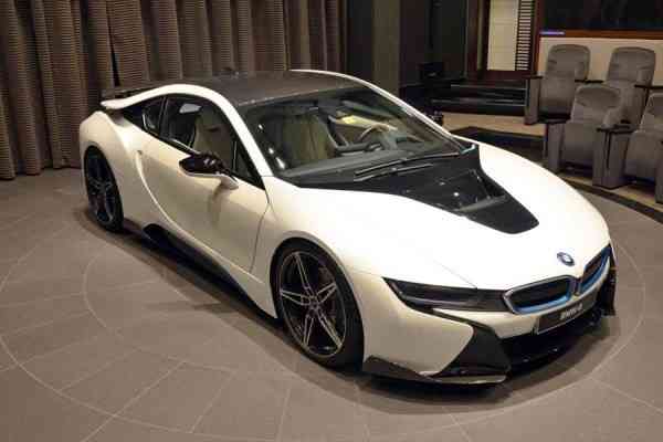 BMW i8 με carbon αεροδυναμικό πακέτο και νέες ζάντες 21 ιντσών