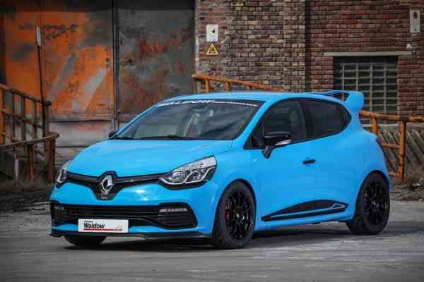 Βελτιωμένο Renault Clio RS 220 με ήχο που τα… σπάει! (+video)
