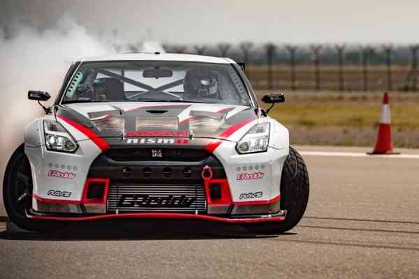 Nissan GT-R NISMO πέτυχε νέο ρεκόρ drift με 305 χλμ./ώρα!