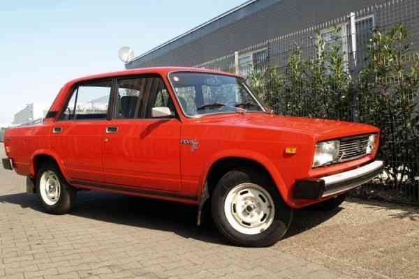 Lada 2105 του 1992 χωρίς χιλιόμετρα πωλείται 7.300 ευρώ!