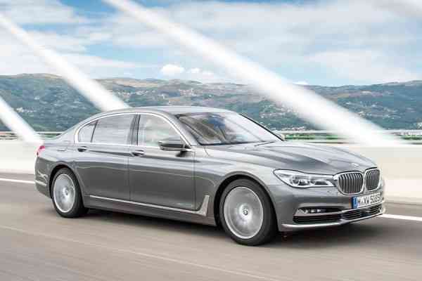 Νέα κορυφαία BMW 750d 3.0 λτ. με 4 turbo και 400 ίππους!
