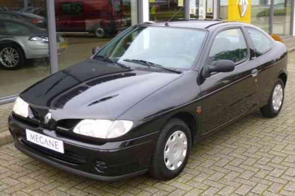 Ξεχασμένο Renault Megane Coupe του 1996 με 128 χιλιόμετρα!