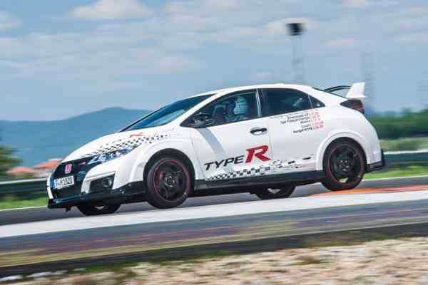 Το Honda Civic Type R πέτυχε πέντε ρεκόρ σε πίστες (+video)