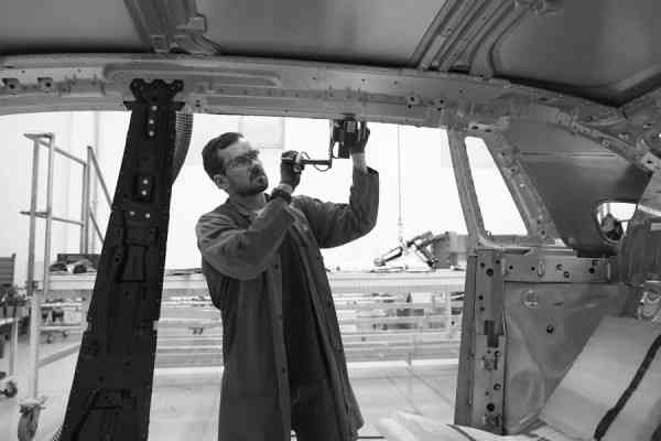 Η Rolls-Royce αποκαλύπτει πρώτη φορά τη νέα Phantom