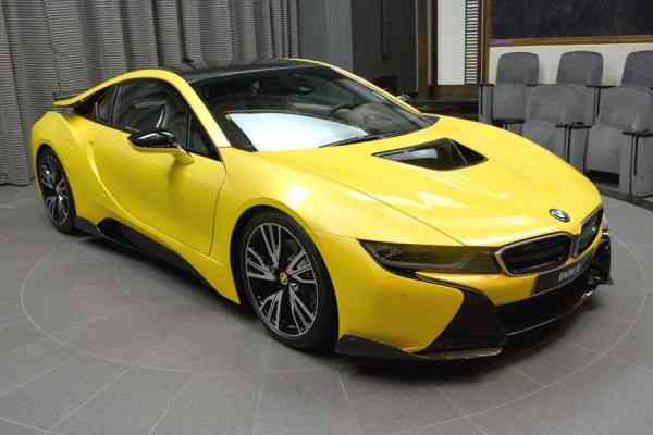 Κιτρινόμαυρο BMW i8 αποκλειστικά στη BMW Αμπού Ντάμπι